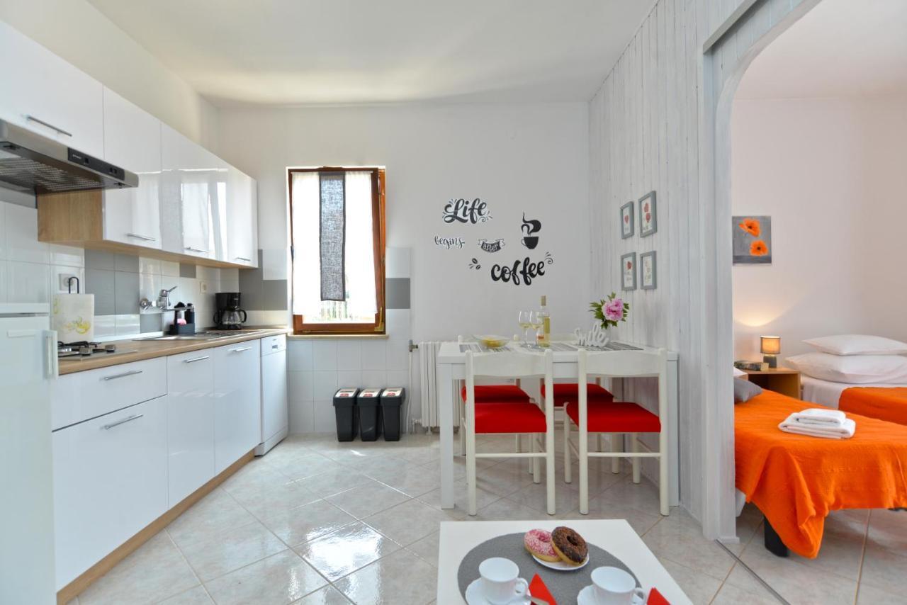 Apartment 1021 Fazana Luaran gambar