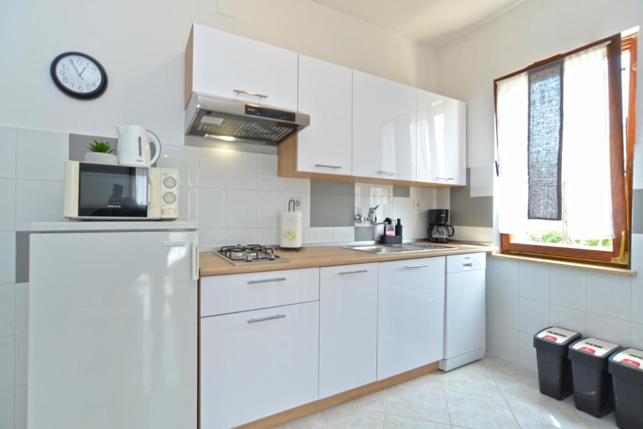 Apartment 1021 Fazana Luaran gambar