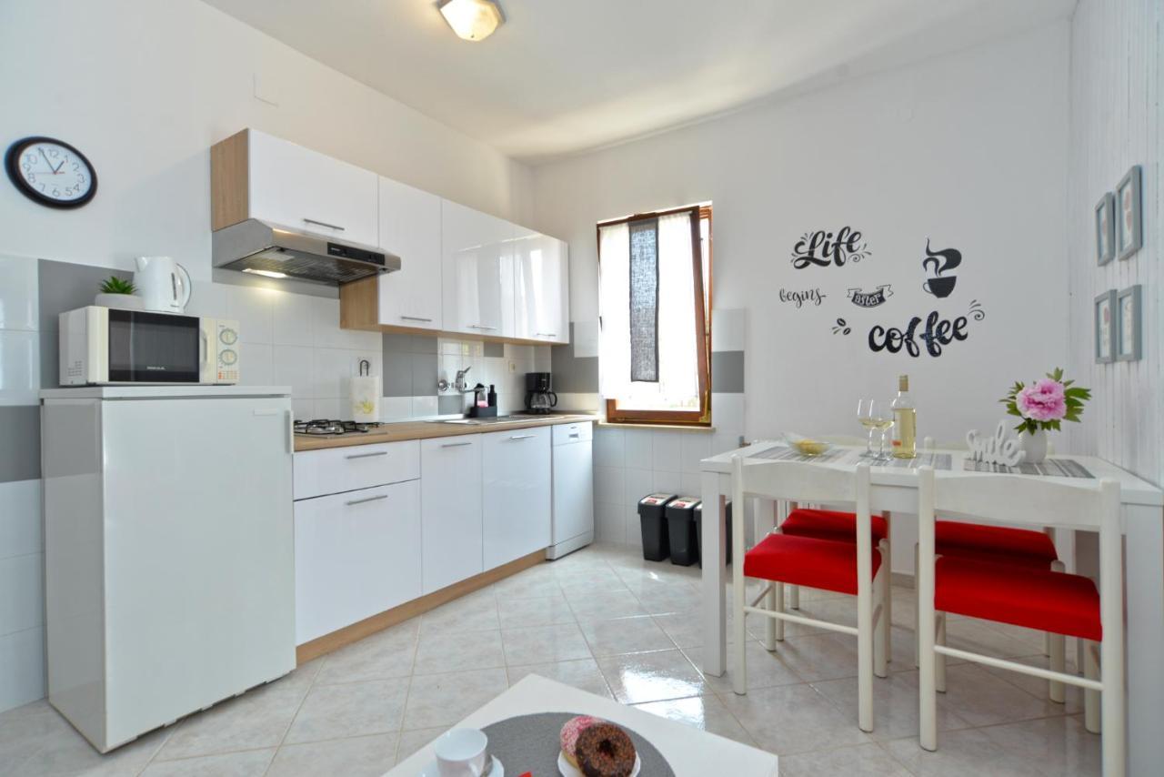 Apartment 1021 Fazana Luaran gambar