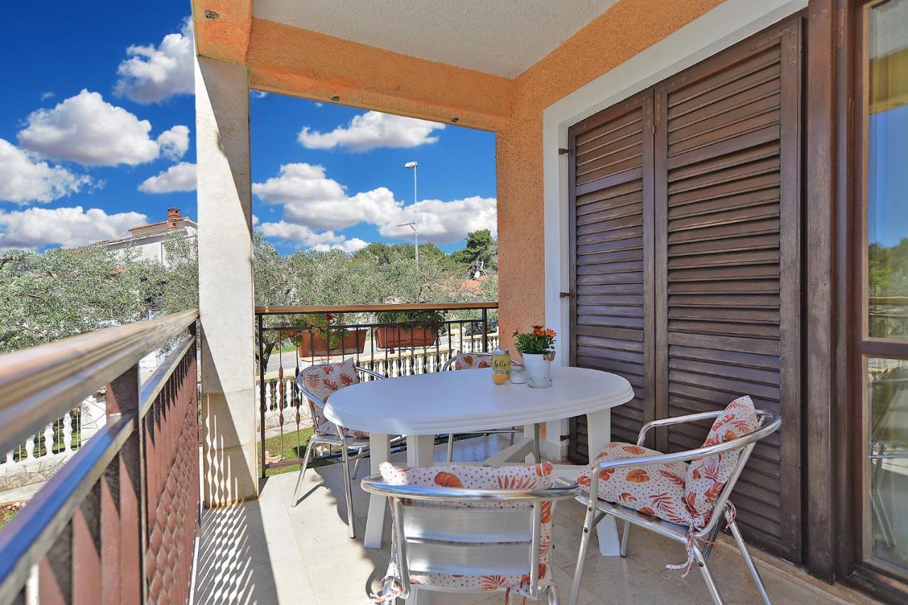 Apartment 1021 Fazana Luaran gambar